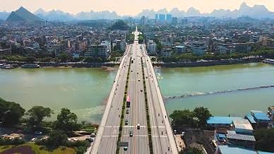 航拍城市桥梁交通车流城市景观视频的预览图